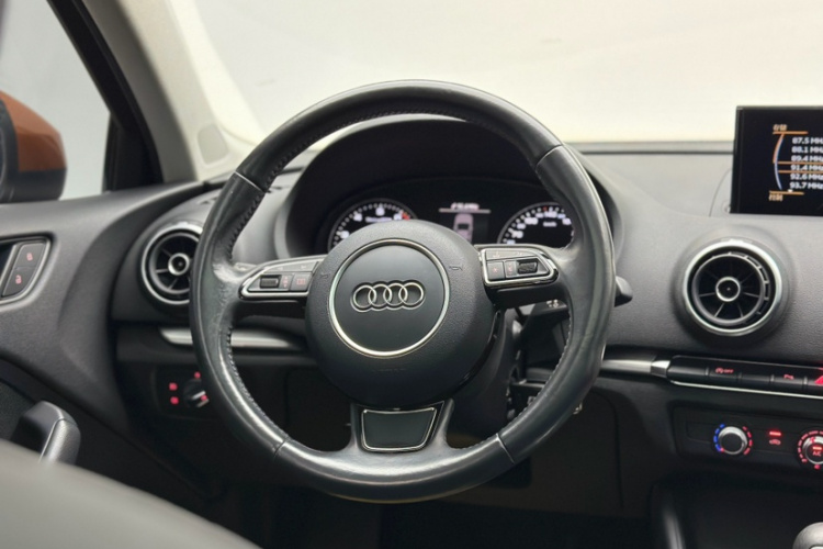 奥迪A3 2014款 Limousine 35 TFSI 自动时尚型中控内饰7002