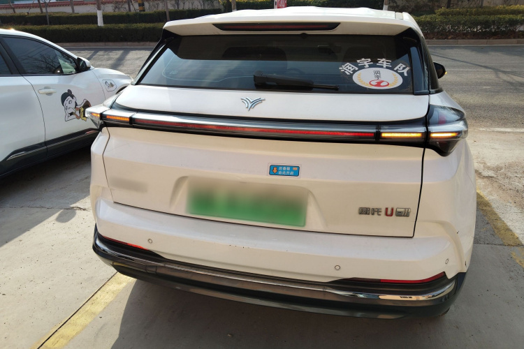 哪吒汽车 2023款 哪吒U-Ⅱ 挑战版 400 U秀 三元锂车身外观6