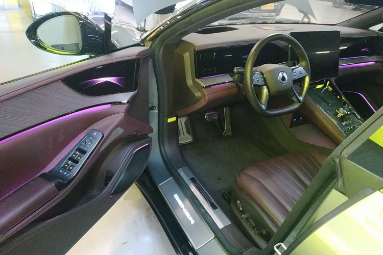 腾势Z9 2024款 1100km 四驱Max版中控内饰20