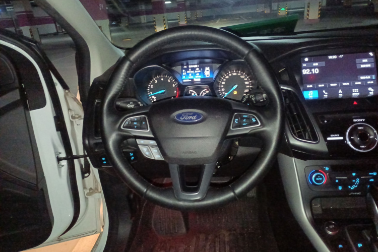 福特 福克斯 2018款 两厢经典 EcoBoost 180 自动运动型中控内饰13