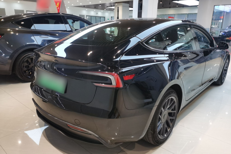 特斯拉 Model 3 2023款 长续航全轮驱动版车身外观7