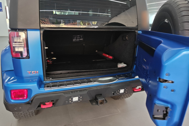 北京BJ40 2021款 2.0D 自动四驱刀锋英雄版侠客型机舱底盘23