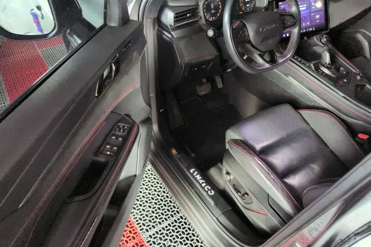 领克05 2020款 2.0TD 四驱劲Halo中控内饰20