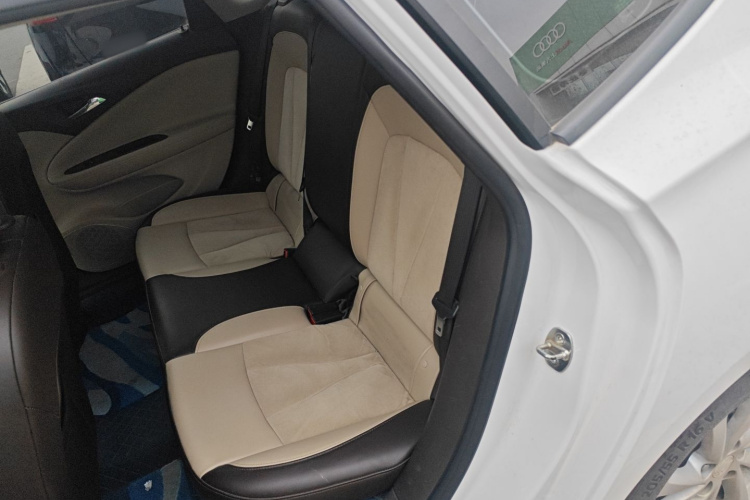 别克 威朗 2017款 三厢 15S 自动领先型中控内饰21