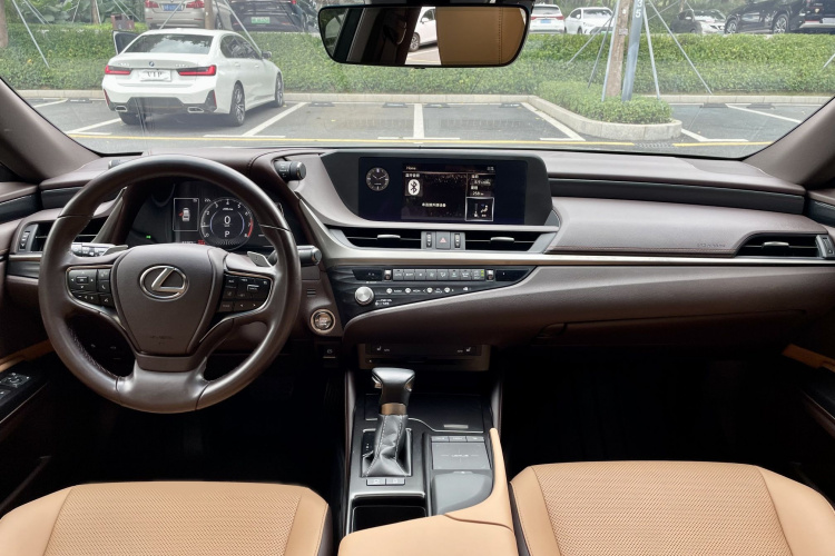 雷克萨斯ES 2020款 200 卓越版中控内饰7002