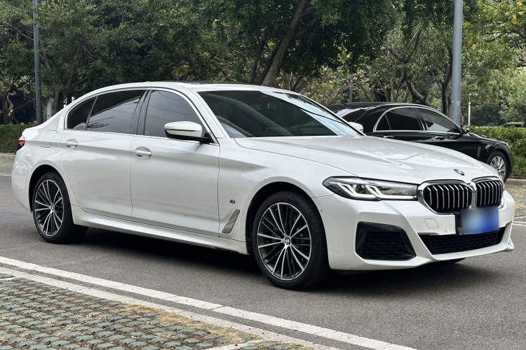 宝马5系 2023款 改款 530Li 领先型 M运动套装车身外观3