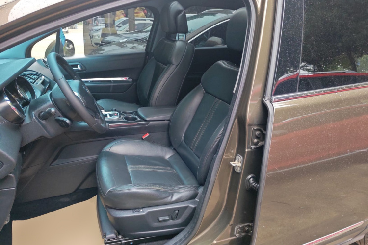 标致3008 2013款 2.0L 自动潮流版局部细节19