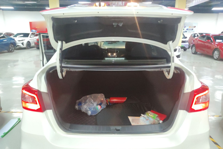 日产 轩逸 2024款 经典 1.6XE CVT舒适版机舱底盘23