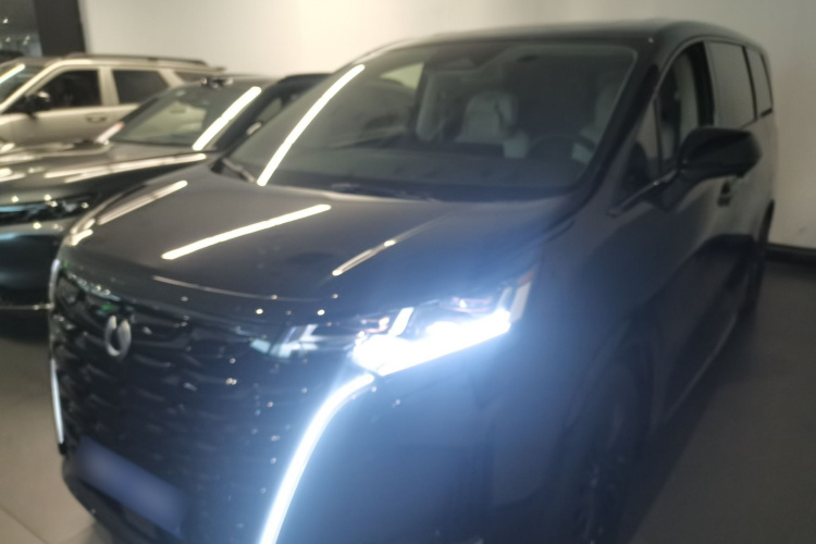 腾势D9 2024款 DM-i 980 四驱旗舰型车身外观1