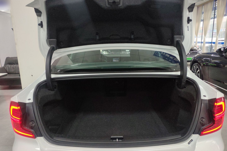 沃尔沃S60 2024款 B4 智远豪华版机舱底盘23