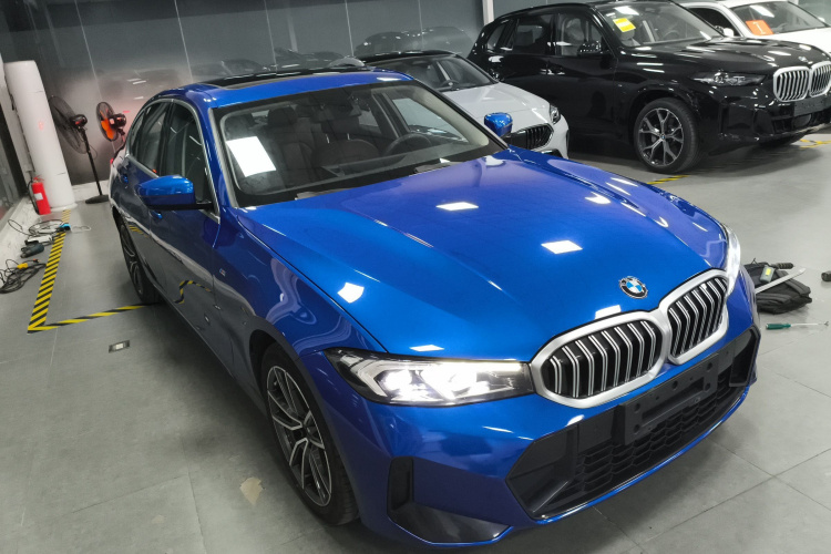 宝马3系 2024款 325i M运动套装车身外观3