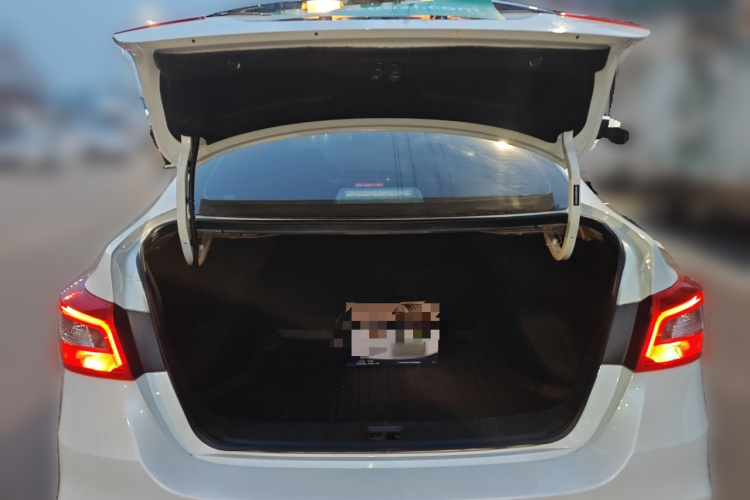 日产 轩逸 2024款 改款三 经典 1.6XE CVT舒适版中控内饰23