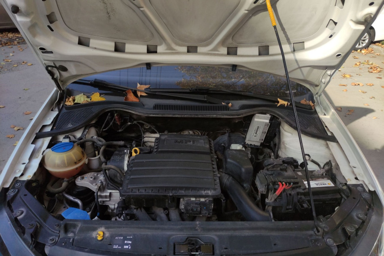 大众 Polo 2016款 1.6L 自动舒适型机舱底盘24