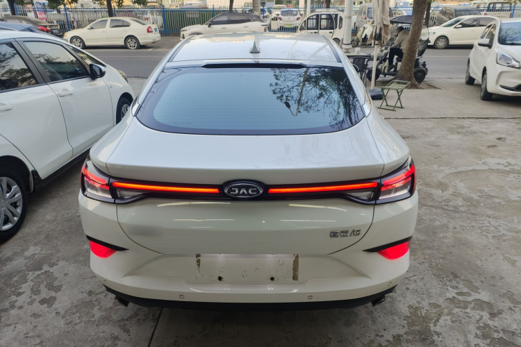 江汽集团 嘉悦A5 2020款 1.5T CVT超越型车身外观6