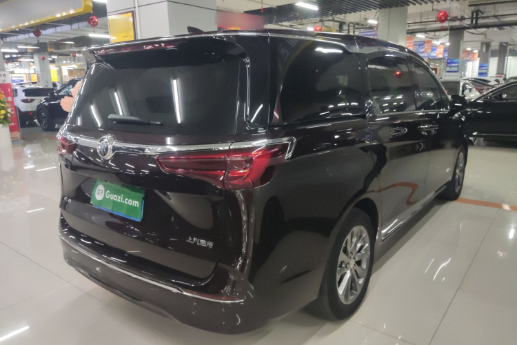 别克GL8 2022款 改款 Avenir艾维亚 七座亲礼版车身外观7