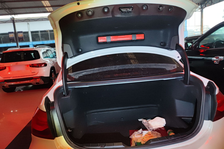 宝马1系 2021款 改款 125i M运动曜夜版局部细节23