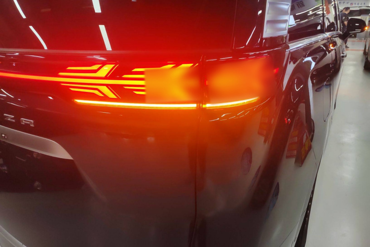 腾势D9 2022款 DM-i 970 四驱旗舰型车身外观9