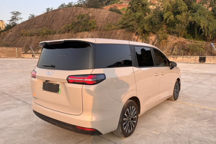 五菱汽车 星光730新能源 2025款 纯电 500km 豪华型车身外观6003