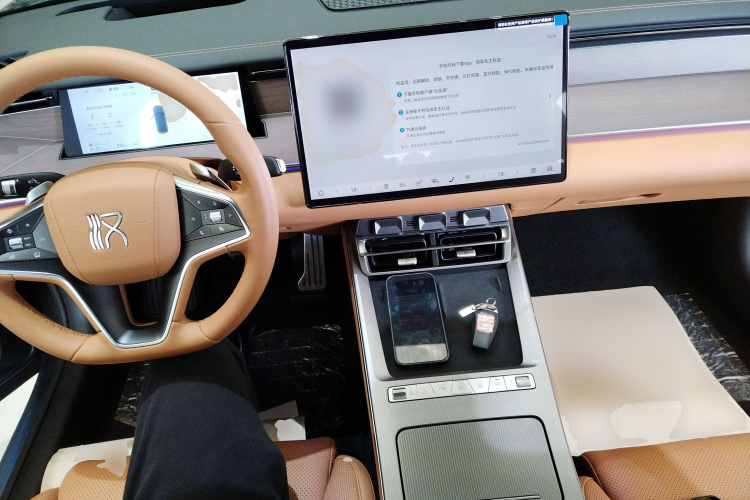 比亚迪 汉L 2025款 DM-p 四驱激光雷达旗舰型中控内饰12