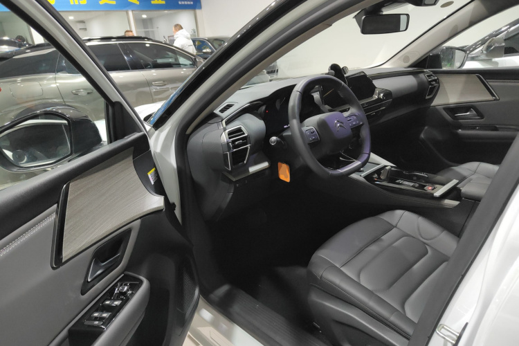 雪铁龙 凡尔赛C5 X 2023款 1.6T 享不凡中控内饰20