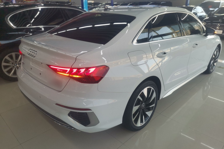 奥迪A3 2024款 A3L Limousine 35 TFSI 时尚运动型车身外观7