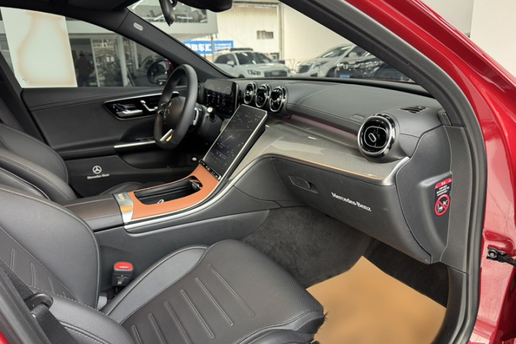 奔驰C级 2023款 改款二 C 260 L 运动版中控内饰7002