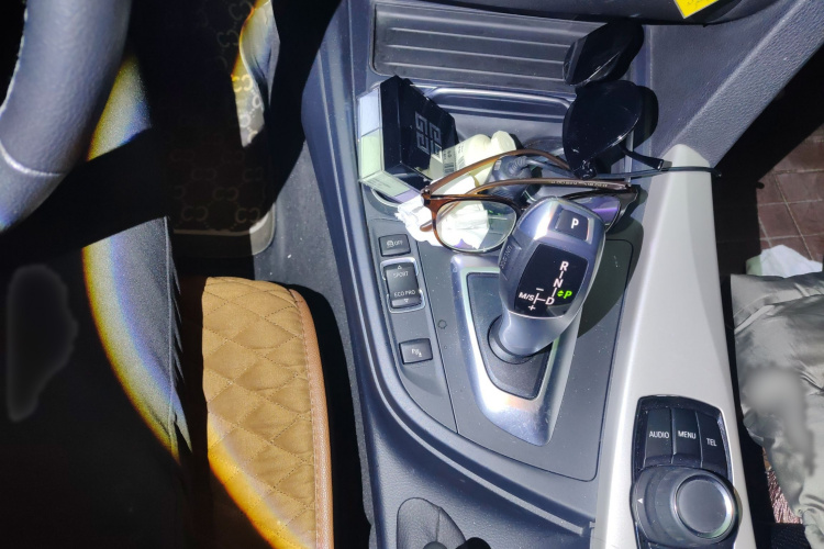 宝马3系 2016款 316i 时尚型局部细节16