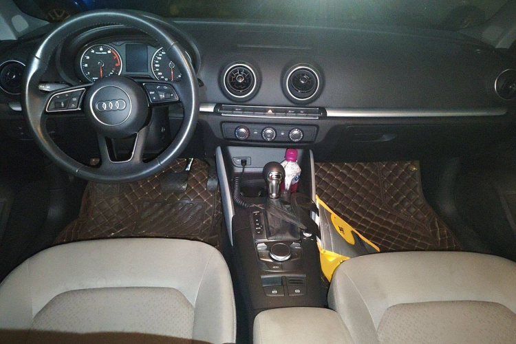 奥迪A3 2019款 Sportback 35 TFSI 进取型 国V中控内饰7002