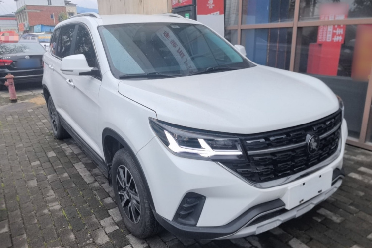 东风风行 风行T5 2022款 盛世款 1.6L 手动筑梦版五座车身外观3