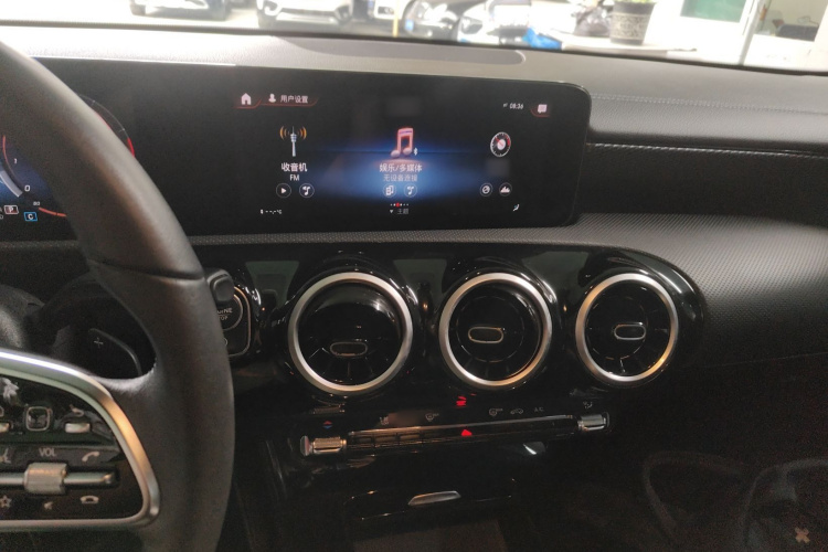 奔驰A级 2021款 A 200 L 运动轿车动感型局部细节16