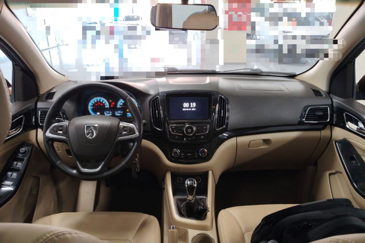 宝骏730 2014款 1.5L 手动豪华型 7座中控内饰12
