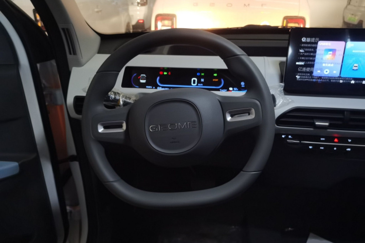 吉利银河 2024款 熊猫mini 200km 耐力熊中控内饰13