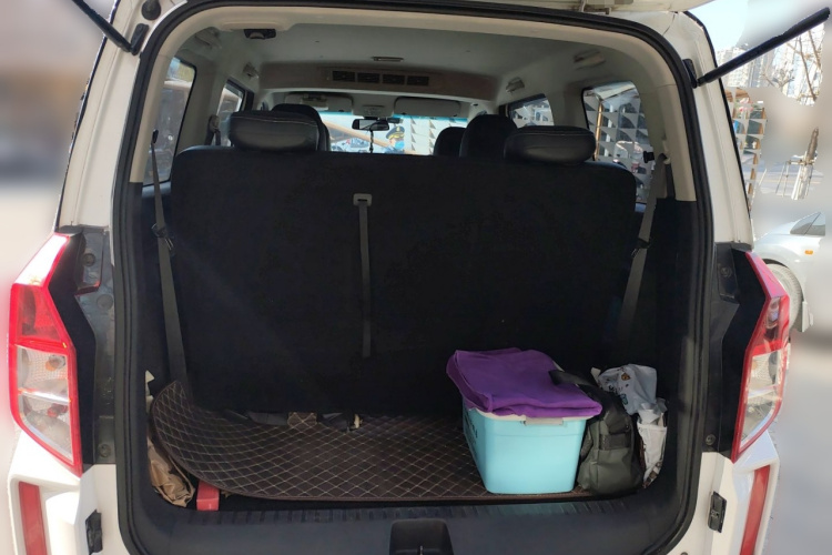 五菱汽车 五菱宏光PLUS 2019款 1.5T 手动舒适型 7座中控内饰23