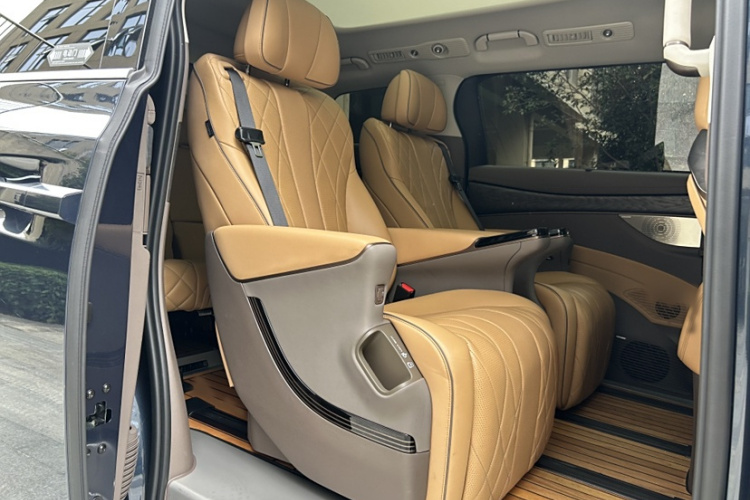 腾势D9 2022款 DM-i 1040 尊贵型中控内饰7006