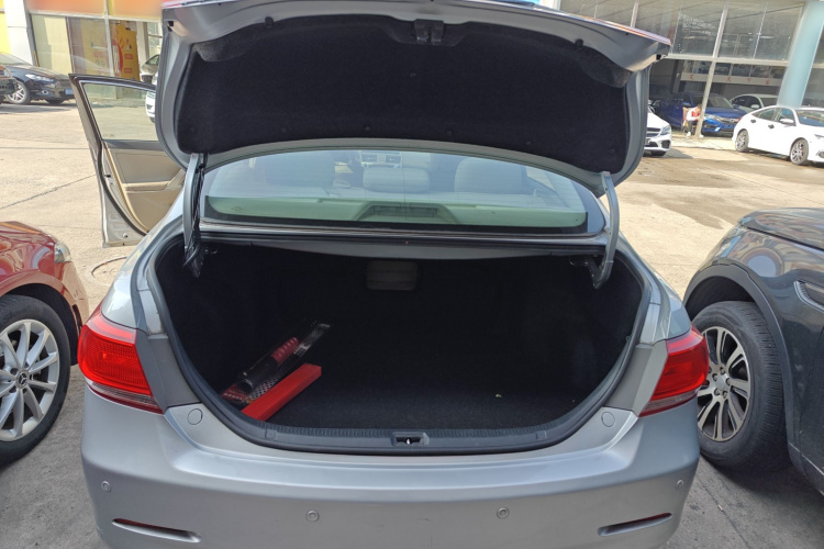 丰田 凯美瑞 2013款 200E 经典精英版机舱底盘23