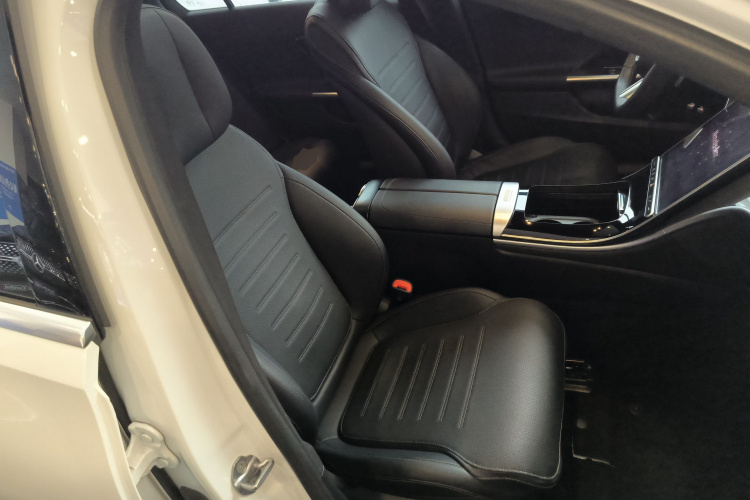 奔驰C级新能源 2023款 C 350 eL局部细节41