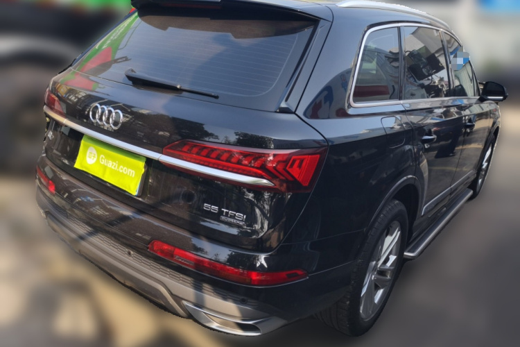 奥迪Q7 2021款 55 TFSI quattro S line运动型车身外观7