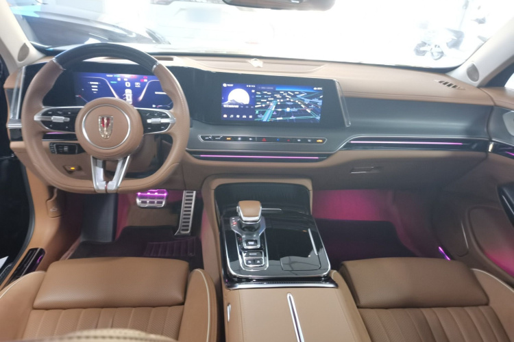 红旗H9 2024款 2.0T 旗畅 私享风尚版中控内饰12