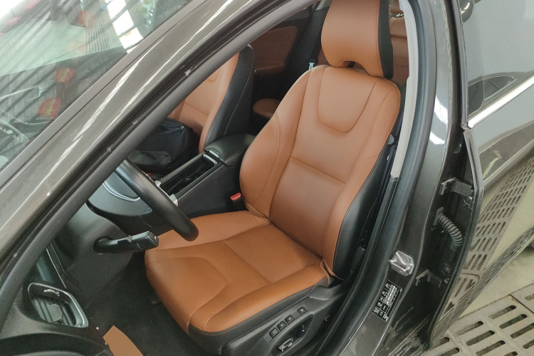 沃尔沃S60 2018款 S60L T3 智进进取版中控内饰19