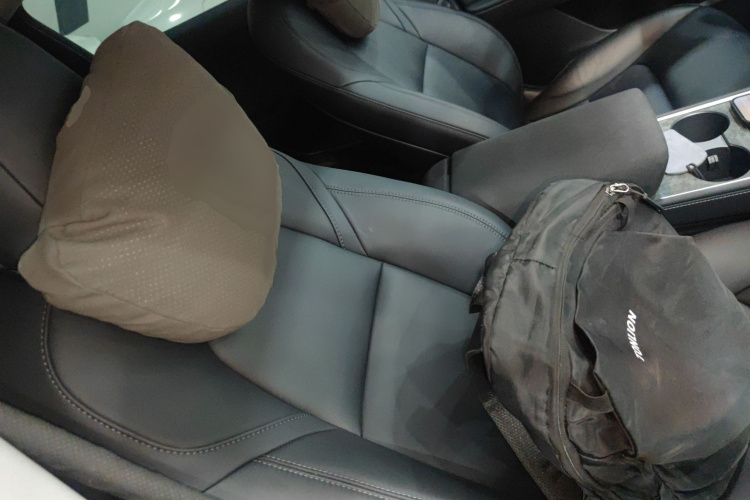 特斯拉 Model Y 2021款 标准续航后驱版局部细节41