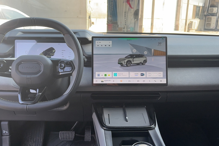 领克08 EM-P 2025款 220km 四驱性能Halo中控内饰7011