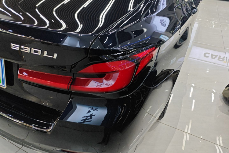 宝马5系 2021款 530Li 领先型 M运动套装车身外观9