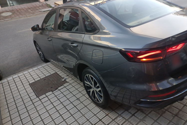 吉利汽车 帝豪 2022款 第4代 1.5L 手动精英型车身外观6003