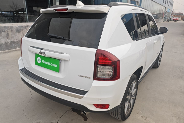 Jeep 指南者(进口) 2014款 改款 2.4L 四驱豪华导航版车身外观7