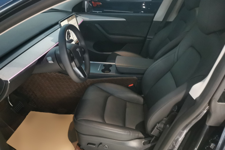 特斯拉 Model Y 2024款 后轮驱动版中控内饰19