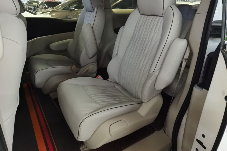 别克GL8 2021款 陆上公务舱 652T 舒适型中控内饰7004