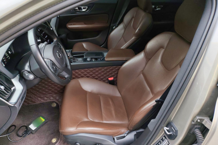 沃尔沃S60 2021款 T4 智逸豪华版中控内饰19