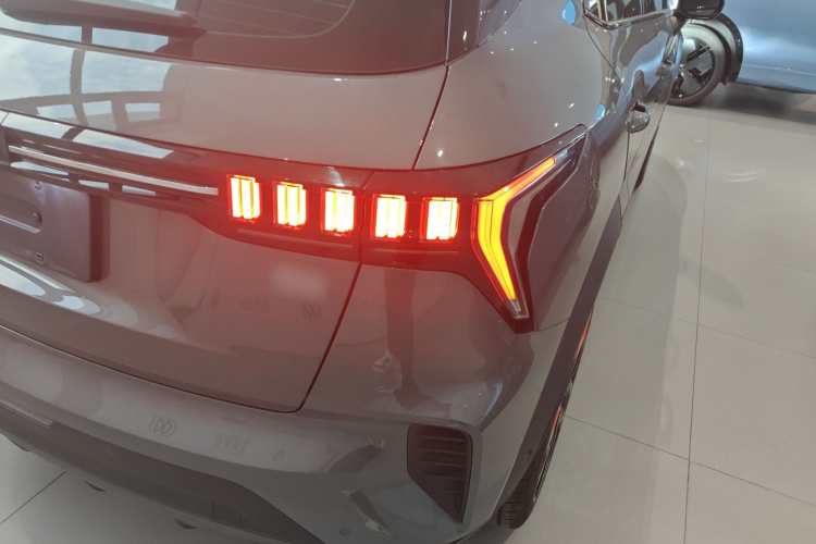 领克06 2020款 1.5T 耀Halo车身外观9