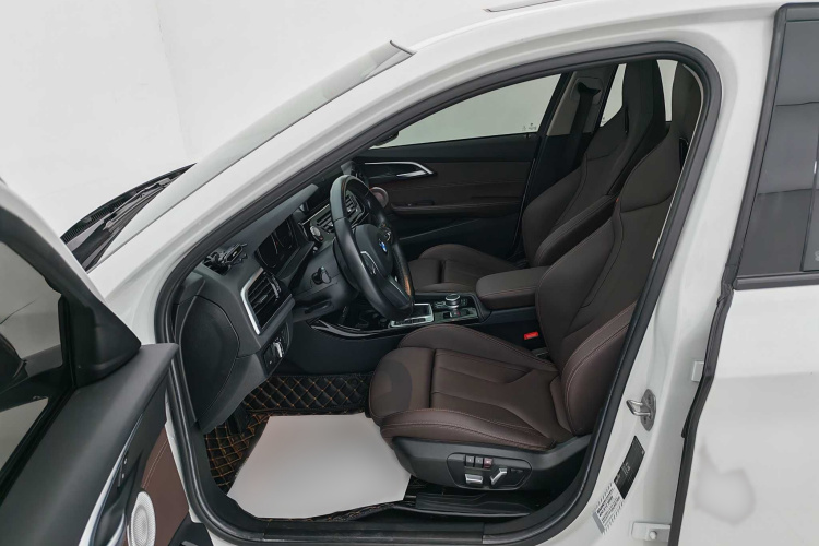 宝马1系 2021款 改款 125i M运动曜夜版中控内饰7001