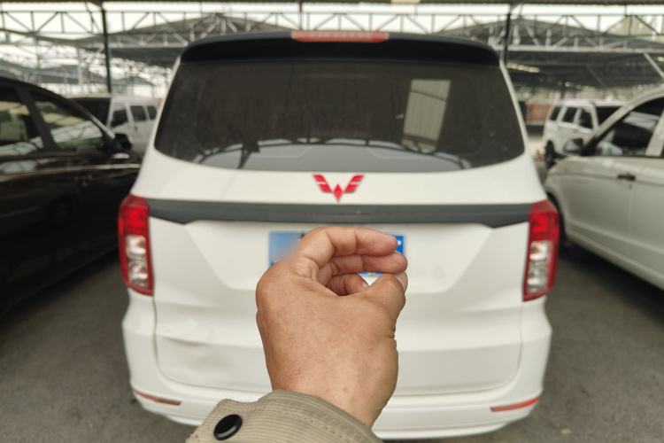 五菱汽车 五菱宏光 2021款 1.5L改款 S基本型 电动助力LAR车身外观6003